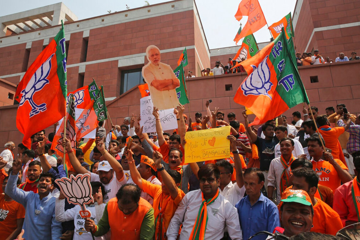 You are currently viewing चुनावी प्रचार में विकास हारा, हताशा जीती