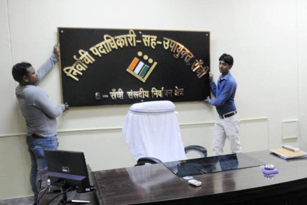 तौलिया, कुर्सी और पर्दे